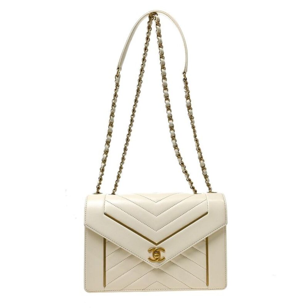 Chanel Reserved Flap Bag Chevron Lambskin White Leather Shoulder Bag Bag